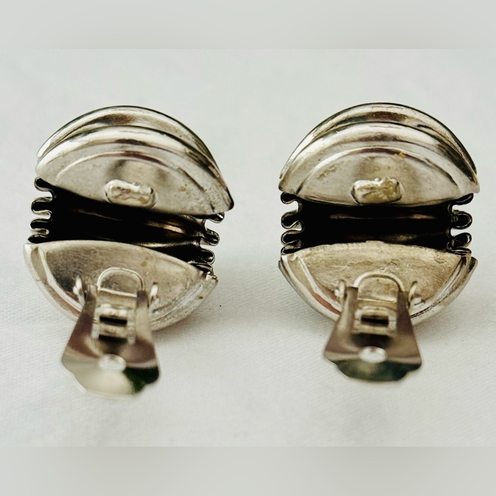 NAPIER Ribbed Clip-On Earrings - Picture 4 of 5